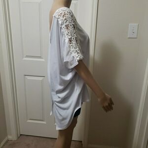 Bena J 2x lace arm panels scoopneck low vback with split tail